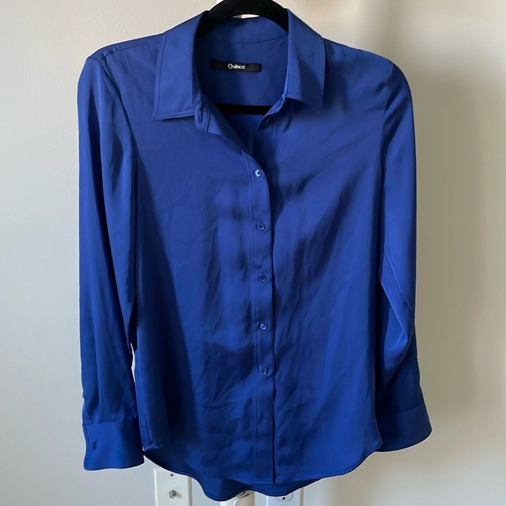 NWOT Quince blue silk blend button down shirt blouse, size XS